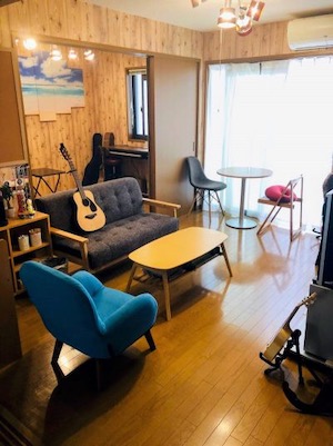 acomloe-school-guitar